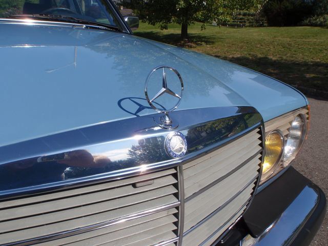 1982 Mercedes-Benz 240 Base Trim - 6202860 - 7
