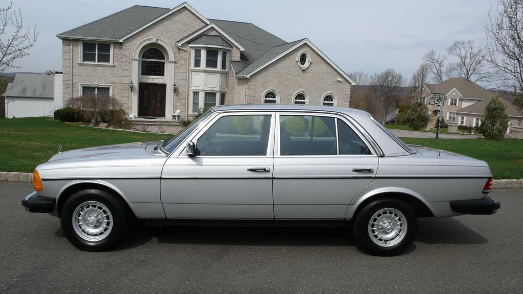 1982 Mercedes-Benz 300 TD - 10344868 | Video 1
