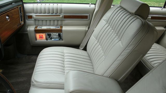 1983 Cadillac DeVille Base Trim - 14315151 - 28