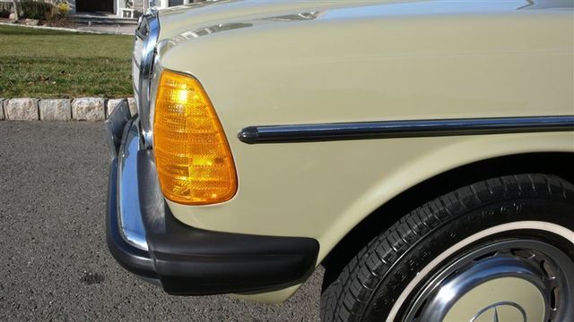1984 Mercedes-Benz 240D 123 CHASSIS - 8158815 - 10