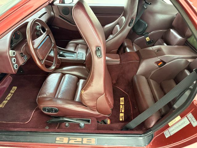 1985 Porsche 928S  - 22839664 - 24