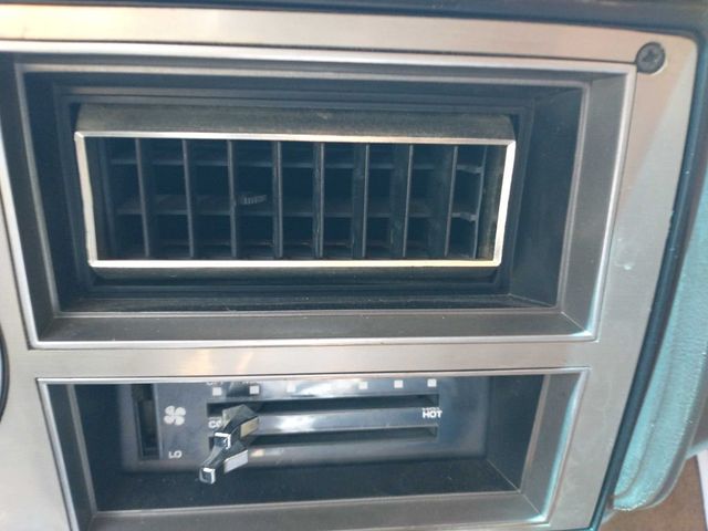 1986 Chevrolet SUBURBAN C2 - 22563131 - 12