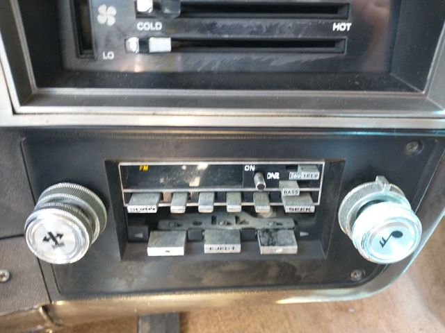 1986 Chevrolet SUBURBAN C2 - 22563131 - 13