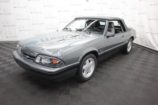 1988 Ford Mustang GT - 22093545 - 0