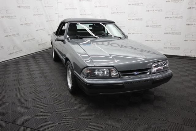 1988 Ford Mustang GT - 22093545 - 7