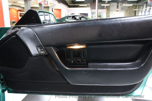 1990 Chevrolet Corvette 2dr Convertible - 22920382 - 30