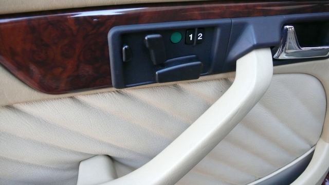 1990 Mercedes-Benz 560 Series 560 Series 4dr Sedan 560SEL - 18588233 - 33