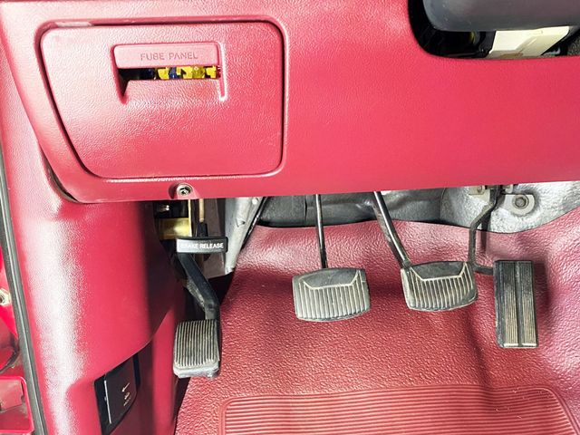 1994 Ford F-150 133" WB XL - 22877080 - 32