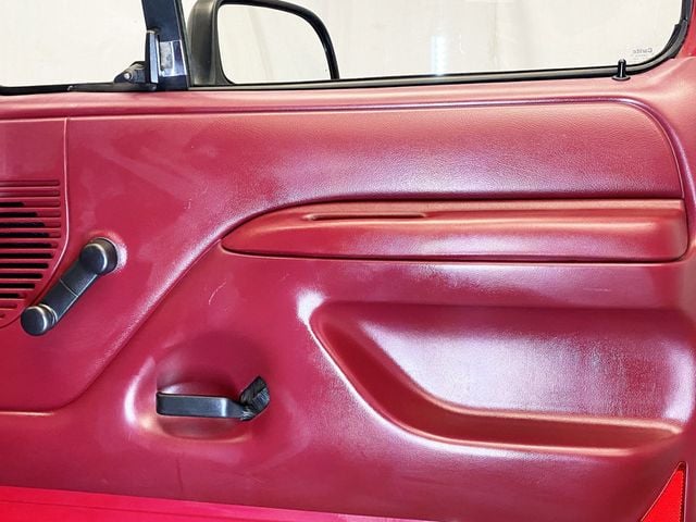 1994 Ford F-150 133" WB XL - 22877080 - 44