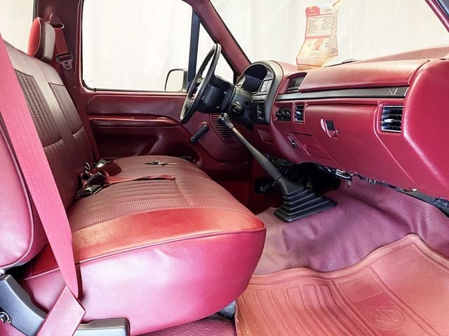 1994 Ford F-150 133" WB XL - 22877080 - 45