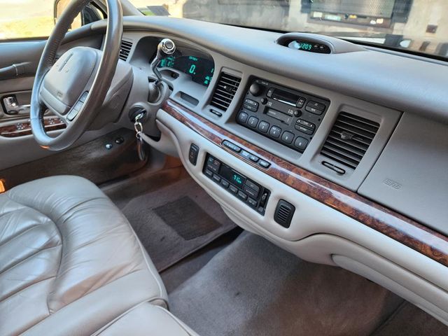 1997 Lincoln Town Car 4dr Sedan Executive - 21879286 - 12
