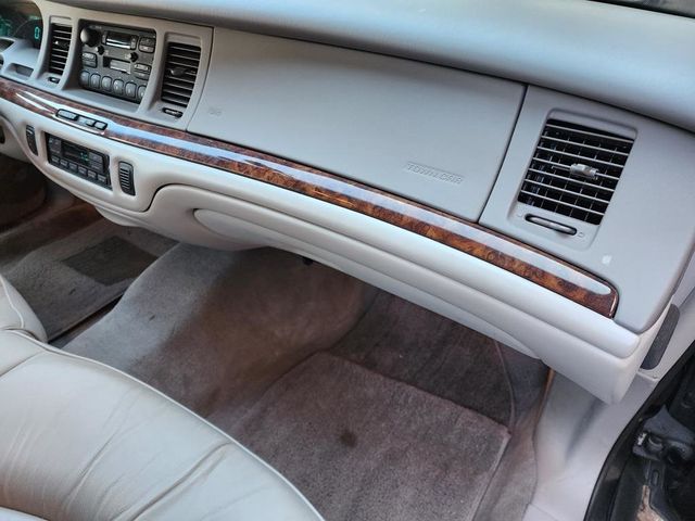 1997 Lincoln Town Car 4dr Sedan Executive - 21879286 - 13