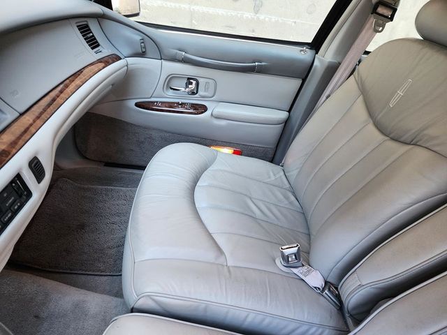 1997 Lincoln Town Car 4dr Sedan Executive - 21879286 - 17