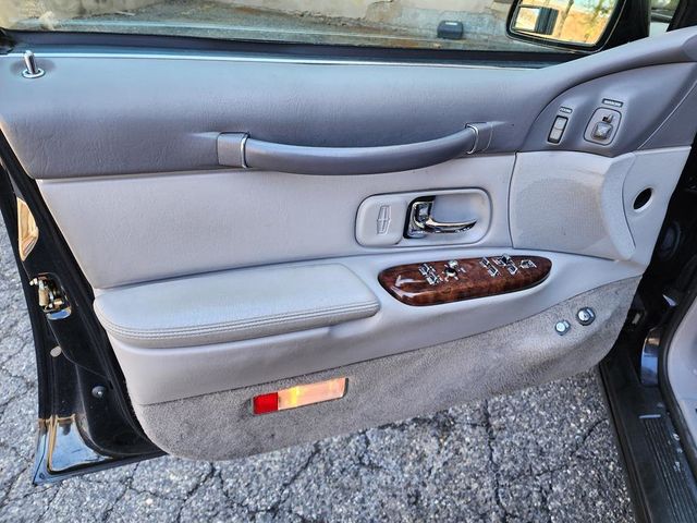 1997 Lincoln Town Car 4dr Sedan Executive - 21879286 - 19