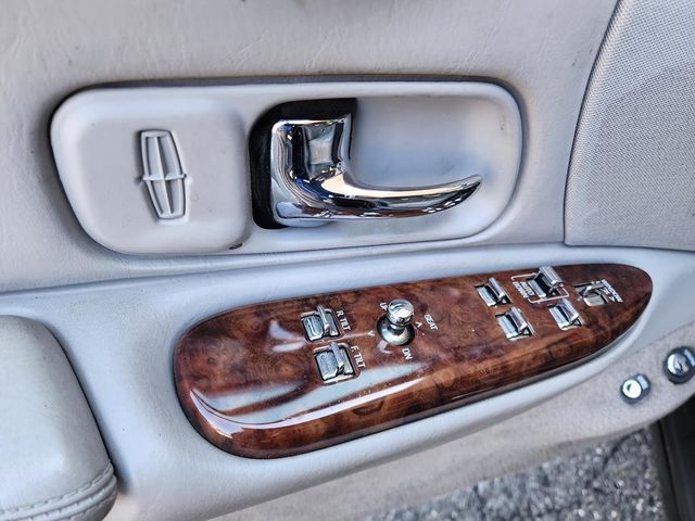 1997 Lincoln Town Car 4dr Sedan Executive - 21879286 - 20