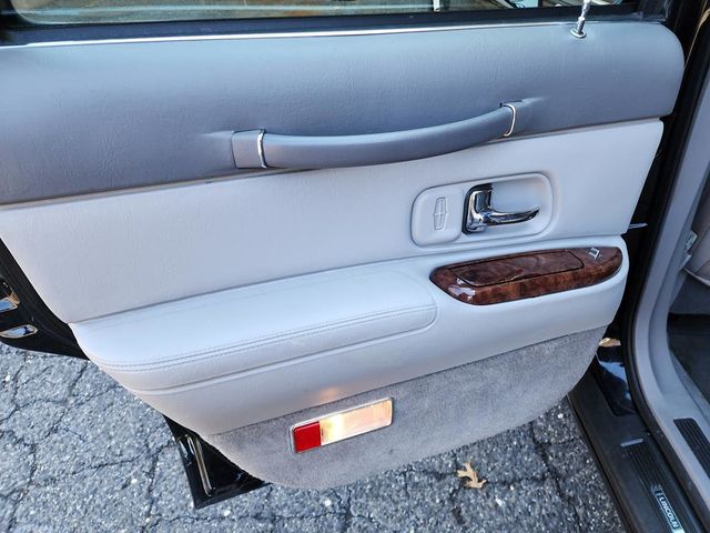 1997 Lincoln Town Car 4dr Sedan Executive - 21879286 - 25