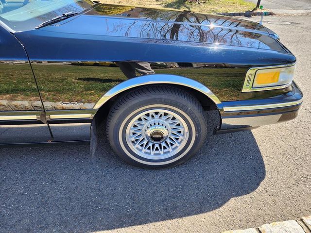 1997 Lincoln Town Car 4dr Sedan Executive - 21879286 - 27