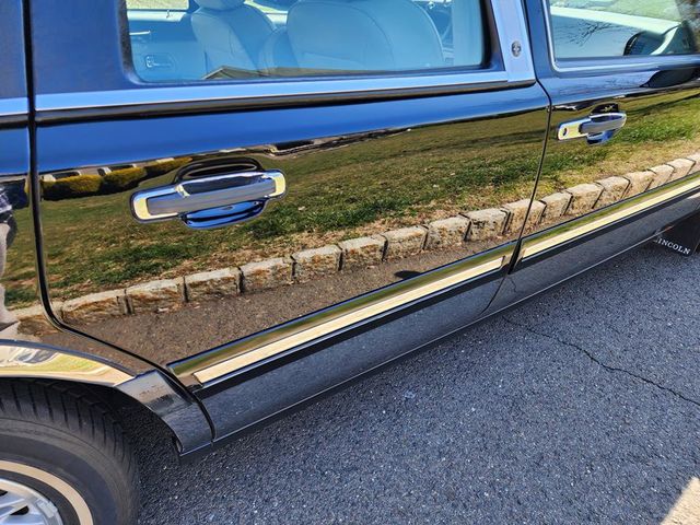 1997 Lincoln Town Car 4dr Sedan Executive - 21879286 - 32