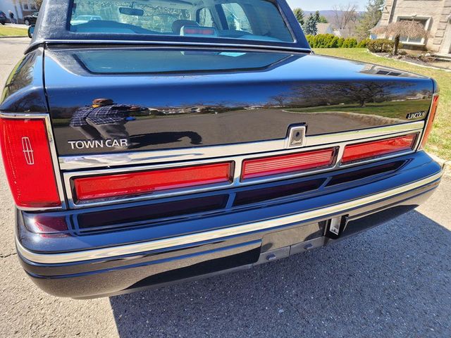 1997 Lincoln Town Car 4dr Sedan Executive - 21879286 - 36