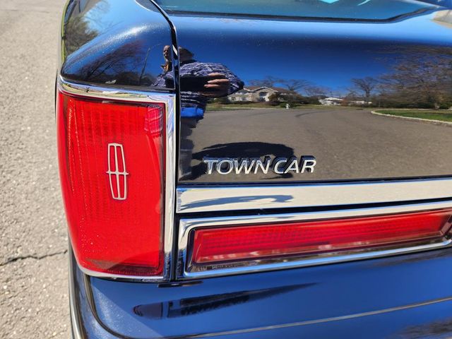 1997 Lincoln Town Car 4dr Sedan Executive - 21879286 - 37