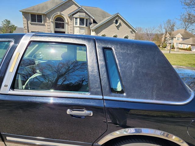 1997 Lincoln Town Car 4dr Sedan Executive - 21879286 - 43