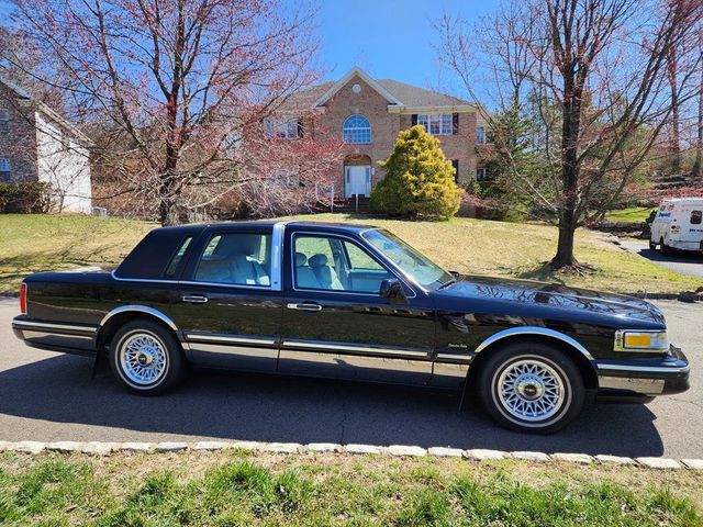 1997 Lincoln Town Car 4dr Sedan Executive - 21879286 - 4