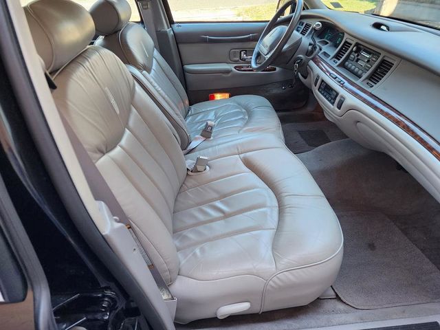 1997 Lincoln Town Car 4dr Sedan Executive - 21879286 - 7