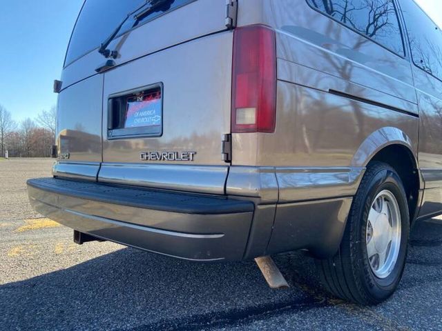 1999 Chevrolet Astro Passenger LT Extended Van For Sale  - 22413371 - 19