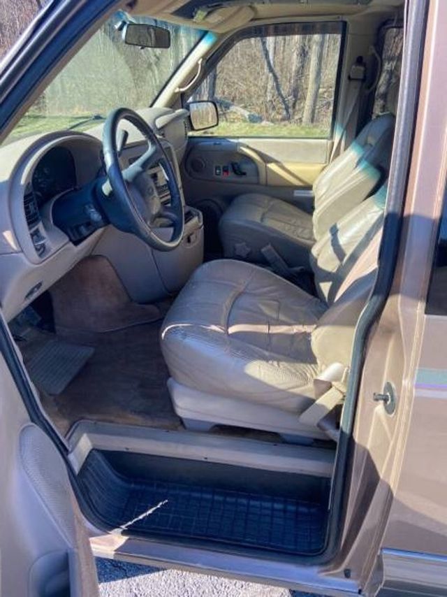 1999 Chevrolet Astro Passenger LT Extended Van For Sale  - 22413371 - 26