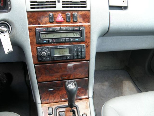 1999 Mercedes-Benz E-Class E320 4dr Sedan 3.2L - 21985797 - 9