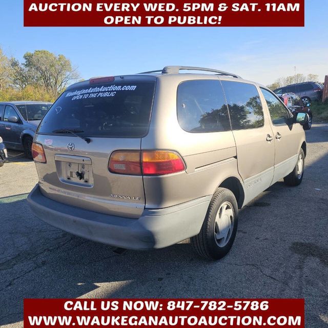 1999 Toyota Sienna 5dr LE - 22937013 - 3