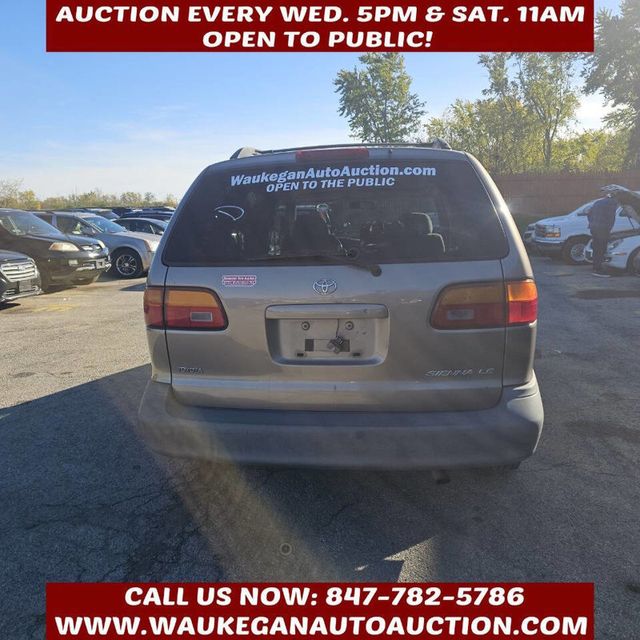 1999 Toyota Sienna 5dr LE - 22937013 - 4
