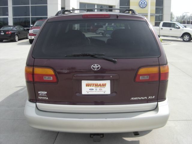 1999 Toyota Sienna XLE - 1723451 - 3