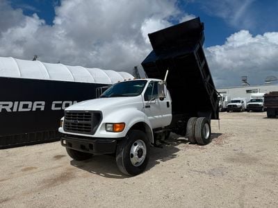 2000 Ford F-750 Dump Truck