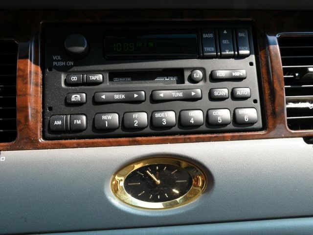 2000 Lincoln Town Car 4dr Sedan Cartier - 22024984 - 11