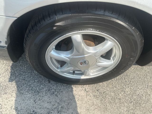 2002 Buick Regal 4dr Sedan GS - 22919428 - 18