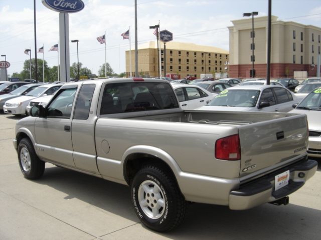 2002 Chevrolet S-10 LS - 1790922 - 2
