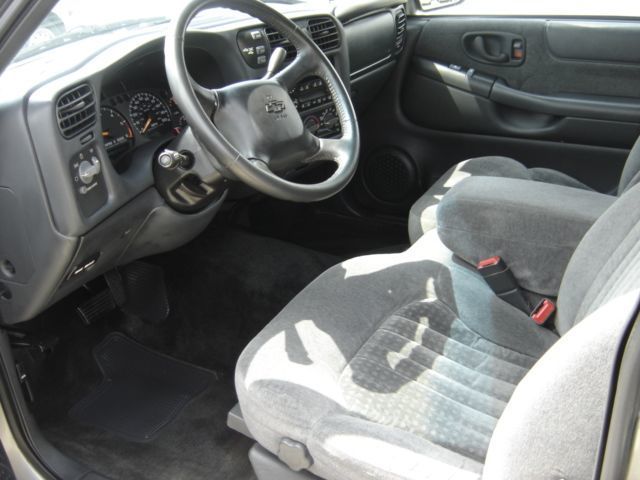 2002 Chevrolet S-10 LS - 1790922 - 4