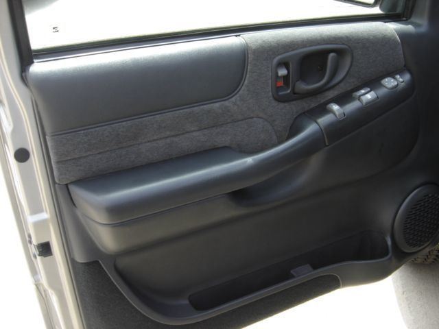 2002 Chevrolet S-10 LS - 1790922 - 5