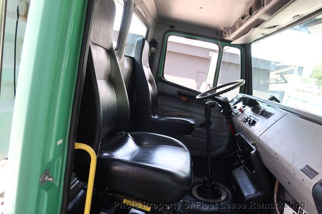 2002 Freightliner FL106  - 22891733 - 17