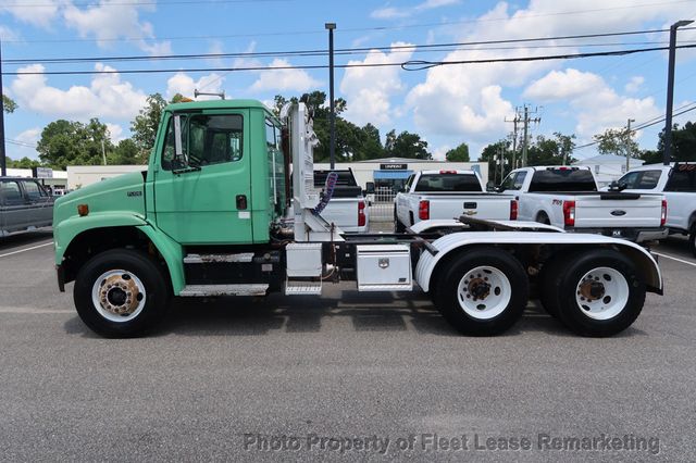 2002 Freightliner FL106  - 22891733 - 1