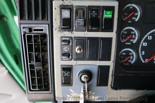 2002 Freightliner FL106  - 22891733 - 23