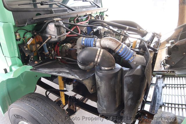 2002 Freightliner FL106  - 22891733 - 26