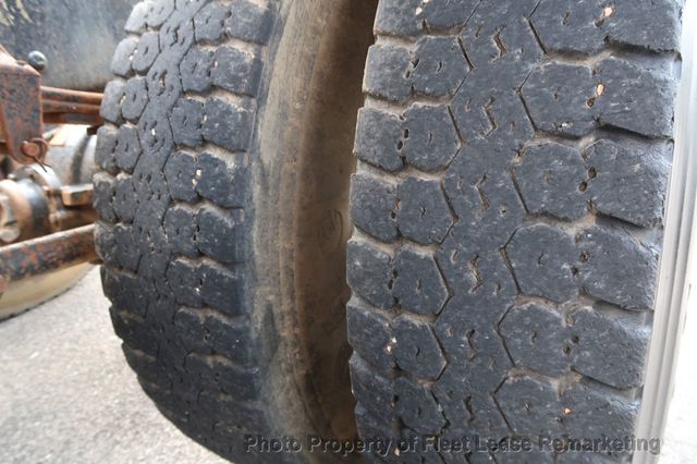 2002 Freightliner FL106  - 22891733 - 33