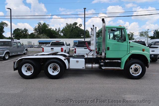 2002 Freightliner FL106  - 22891733 - 5