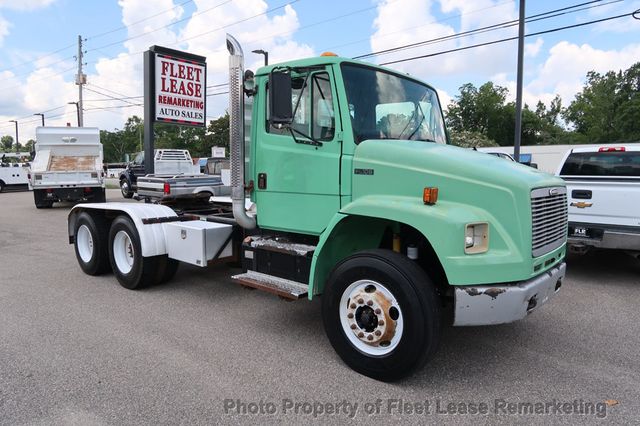 2002 Freightliner FL106  - 22891733 - 6