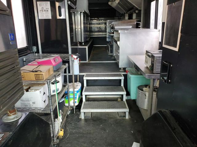 2002 International Bus/Food truck  - 22407474 - 24