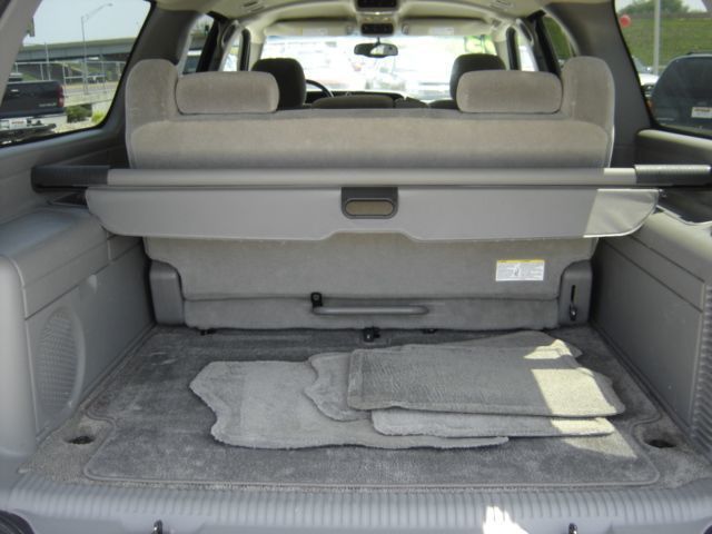 2003 Chevrolet Suburban LS - 1766074 - 4