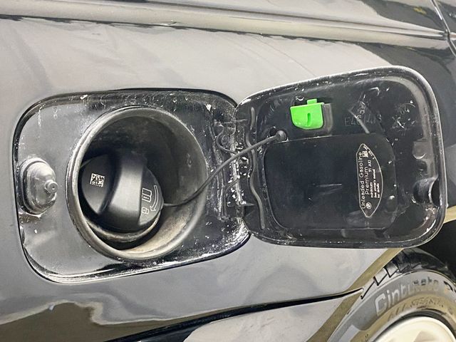 2004 BMW 3 Series 330xi - 22903619 - 13