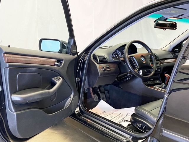 2004 BMW 3 Series 330xi - 22903619 - 14